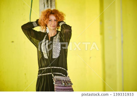 Red haired woman with stylish handbag lifestyle portrait Red haired woman with stylish handbag lifestyle portrait 139331933