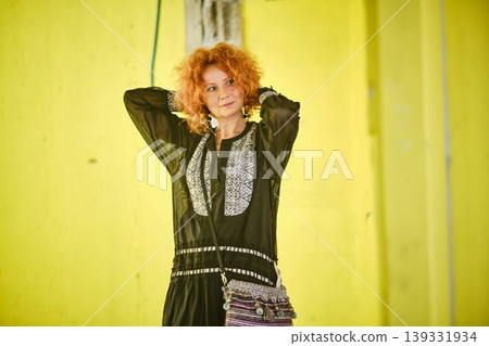 Red haired woman with stylish handbag lifestyle portrait Red haired woman with stylish handbag lifestyle portrait 139331934