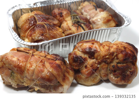 mixed chicken kebabs with fried battered vegetables- 139332135