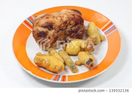 mixed chicken kebabs with fried battered vegetables- 139332136