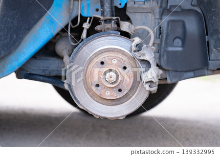 vehicle maintenance, tire replacement, disc brake cleaning, to ensure driver safety and to carry out maintenance vehicle maintenance, tire replacement, disc brake cleaning, to ensure driver safety and to carry out maintenance 139332995