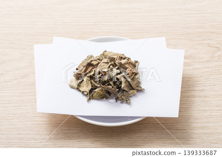 魚腥草茶,草藥茶,保健茶,排毒茶,日本三大民間療法之一,茶葉盛於盤中。 魚腥草茶,草藥茶,保健茶,排毒茶,日本三大民間療法之一,茶葉盛於盤中。 139333687