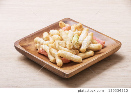 Arare served on a plate: plain roasted arare, Ise arare, country-style arare, ochazuke arare, traditional food. Arare served on a plate: plain roasted arare, Ise arare, country-style arare, ochazuke arare, traditional food. 139334310