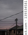 靜岡縣清水區春日清晨的天空和街景，可以看到電線桿。 139334581