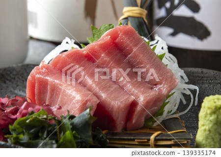 Delicious tuna sashimi. 139335174