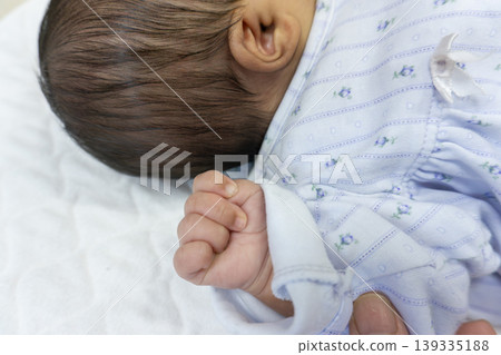 A hand of a newly born baby 139335188