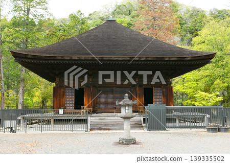 [Iwaki City, Fukushima Prefecture: Ganshoji Temple's "Shirakawa Amida Hall," the only National Treasure building in the prefecture] 139335502
