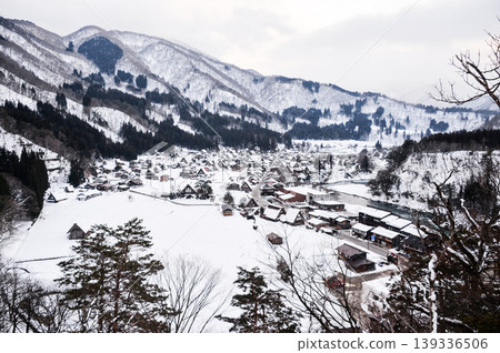 A view of the snow-covered Shirakawa-go Gassho Village from the observation deck of Shiroyama Castle Tower. A view of the snow-covered Shirakawa-go Gassho Village from the observation deck of Shiroyama Castle Tower. 139336506