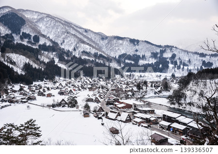 A view of the snow-covered Shirakawa-go Gassho Village from the observation deck of Shiroyama Castle Tower. A view of the snow-covered Shirakawa-go Gassho Village from the observation deck of Shiroyama Castle Tower. 139336507