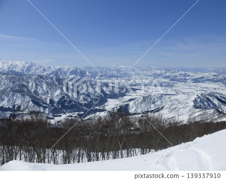 View of the Uonuma Plain from Hakkaisan Observatory (Minamiuonuma City, Niigata Prefecture) 139337910