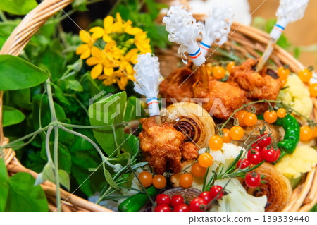 Fried chicken in a basket Fried chicken in a basket 139339440