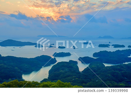 View from Ishidake Observatory at sunset (Sasebo City, Nagasaki Prefecture) 139339998