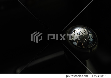 Gear shift lever of the car in the dark background Gear shift lever of the car in the dark background 139340369