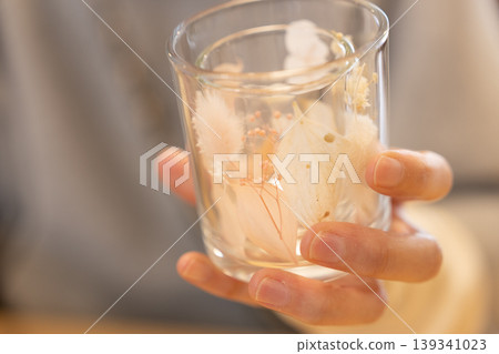I have a glass made of glass. I have a glass made of glass. 139341023