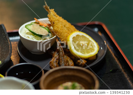 A delicious-looking fried food set meal A delicious-looking fried food set meal 139341230