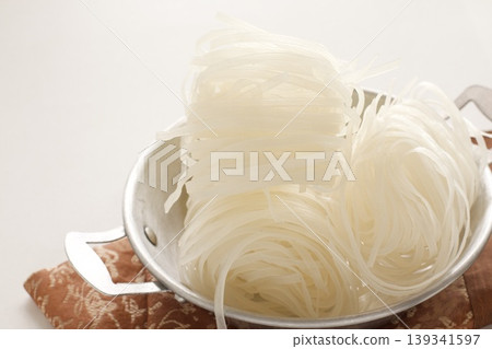 河粉熱乾面 139341597