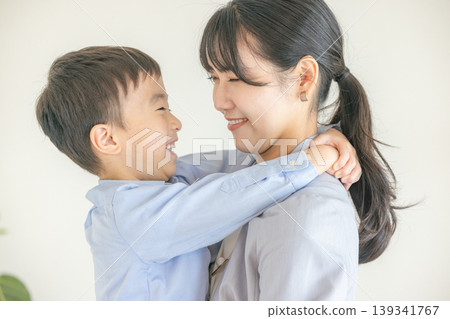 Working mothers and children Working mothers and children 139341767