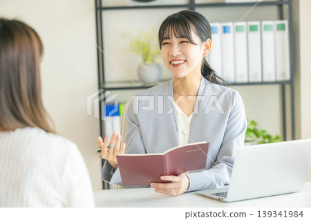有一次會議的女商人 139341984