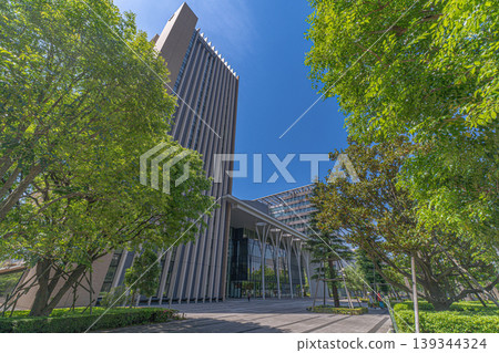 High-rise buildings and fresh greenery at Meiji University's Nakano Campus [Nakano Ward, Tokyo] 139344324