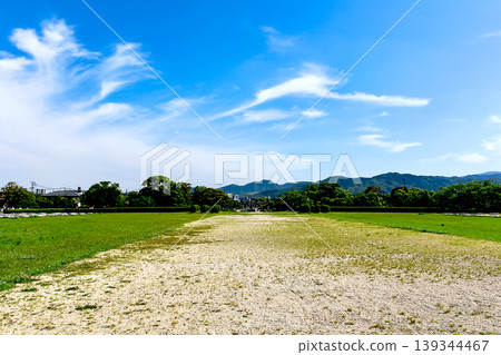 【福岡】初夏的太宰府：太宰府官邸的巨大遺址。 139344467