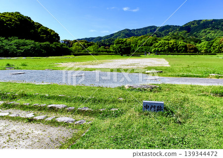 【福岡】太宰府官邸遺址初夏：中門遺址與藍天 139344472