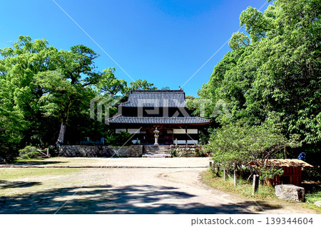 【福岡】初夏的太宰府:觀世音寺與藍天 【福岡】初夏的太宰府:觀世音寺與藍天 139344604