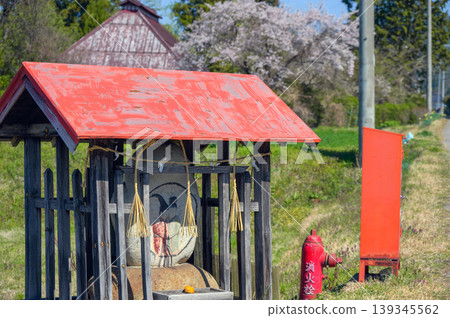 [Spring in Azumino] Roadside Dōsojin (guardian deity of roads) [Ikeda Town, Kitaazumi District] 139345562
