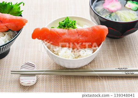 Rice topped with mentaiko (spicy cod roe) and miso soup 139348041