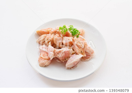 Salt and pepper grilled chicken tail 139348079