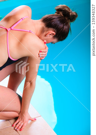 Girl swimmer preparing to jumping and diving Girl swimmer preparing to jumping and diving 139348327