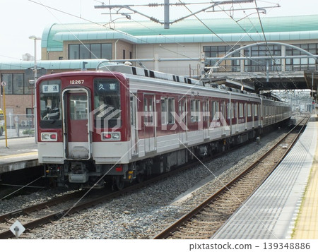 Tobu Railway 10030 series trainset 11267 with "Kintetsu standard color-style wrapping" (photographed at Hanyu Station) Tobu Railway 10030 series trainset 11267 with "Kintetsu standard color-style wrapping" (photographed at Hanyu Station) 139348886