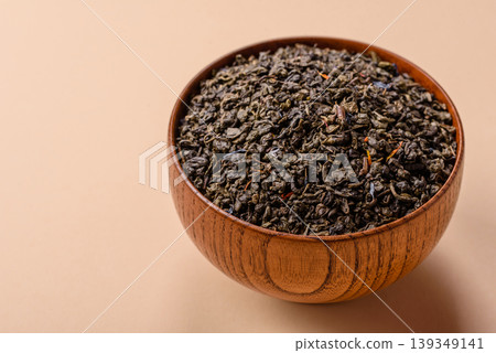 Granules of dried organic Chinese green tea with herbal additives. Dry green tea Granules of dried organic Chinese green tea with herbal additives. Dry green tea 139349141