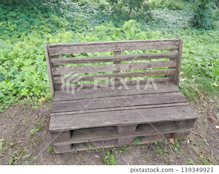 an old wooden bench in the park an old wooden bench in the park 139349921
