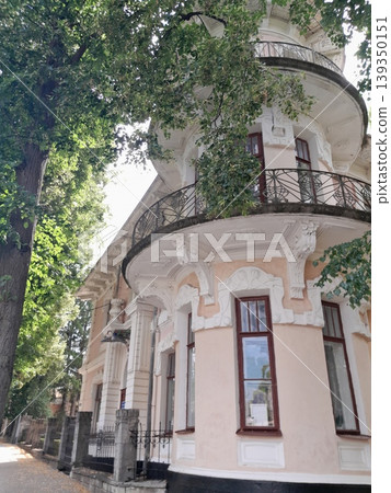 Building Facade with Entrance and Classic Architecture in Sunlight Building Facade with Entrance and Classic Architecture in Sunlight 139350151