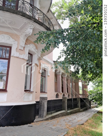 Building Facade with Entrance and Classic Architecture in Sunlight 139350152