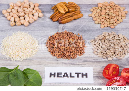 Food containing natural folic acid, dietary fiber and vitamins or minerals. Healthy eating Food containing natural folic acid, dietary fiber and vitamins or minerals. Healthy eating 139350747