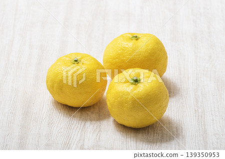 柚子果，新鮮摘茄子 139350953