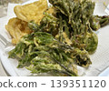 Wild vegetable tempura 139351120
