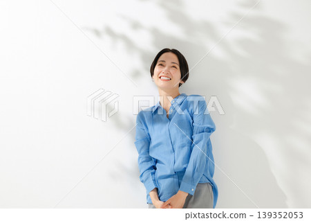 A smiling middle woman 139352053