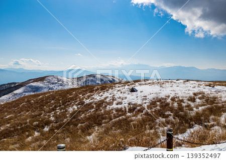 白雪皚皚的車間山高原(二月,晴天) 白雪皚皚的車間山高原(二月,晴天) 139352497