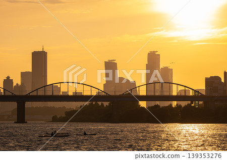 Golden sunset over Dongjak Bridge and Yeouido skyline at Han River, Seoul, South Korea 139353276