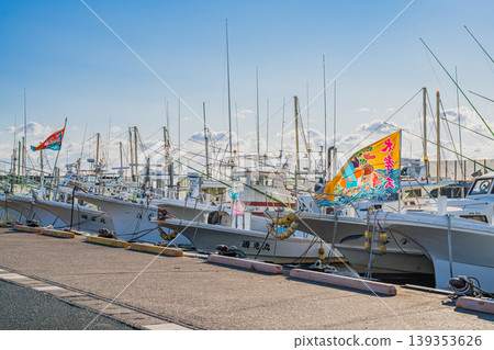 A scene of large fishing flags at Fukuda Fishing Port in Iwata City (Shizuoka Prefecture) A scene of large fishing flags at Fukuda Fishing Port in Iwata City (Shizuoka Prefecture) 139353626