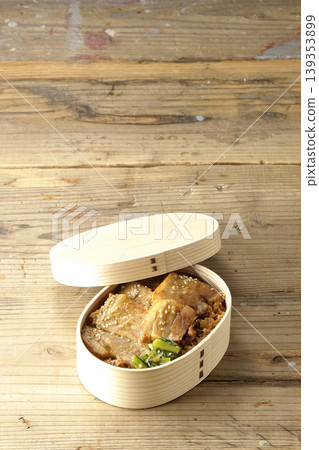 Pork yakiniku bento 139353899