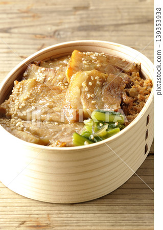 Pork yakiniku bento Pork yakiniku bento 139353938
