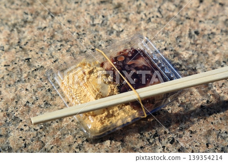 Mochi (with red bean paste and kinako) Mochi (with red bean paste and kinako) 139354214