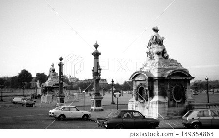 Old photo: September 1982, Place de la Concorde, Paris 139354863
