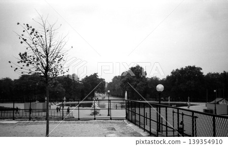 老照片,1982年9月,巴黎杜樂麗花園 老照片,1982年9月,巴黎杜樂麗花園 139354910