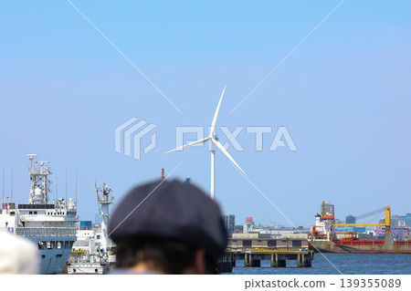 [Wind power generation] The process of generating electricity as the blades rotate. 139355089