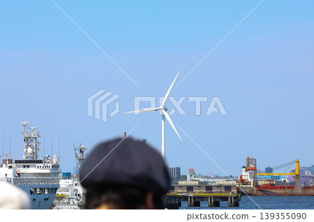 [Wind power generation] The process of generating electricity as the blades rotate. 139355090