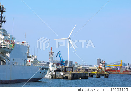 [Wind power generation] The process of generating electricity as the blades rotate. 139355105